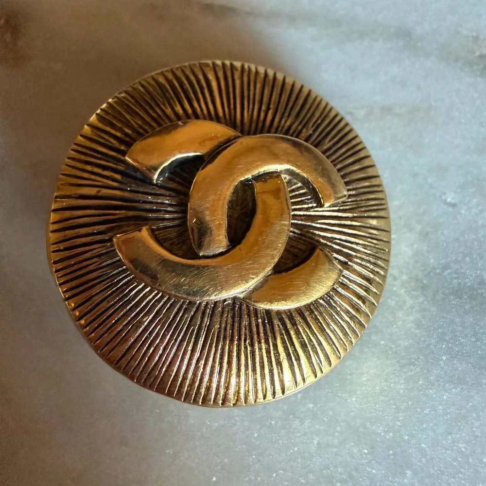 CHANEL Brooch - Picture 1 of 6